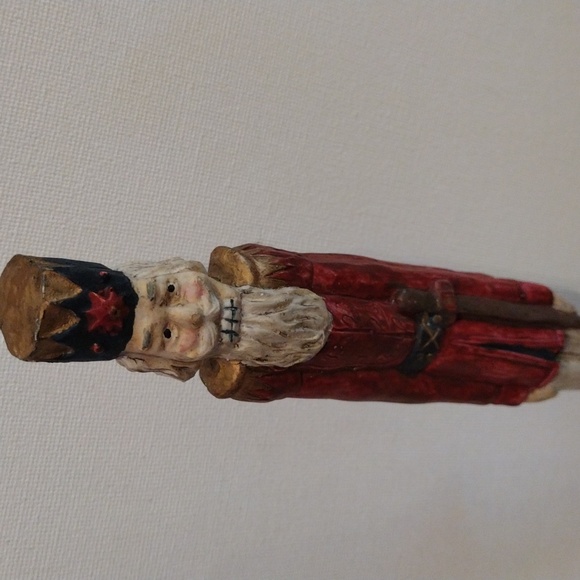 Beautiful nutcracker statue. - Picture 2 of 13